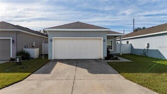 2893 Whispering Trails Dr in Winter Haven, FL - Building Photo