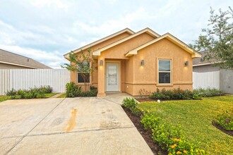 1511 Tesis Drive in Laredo, TX - Building Photo - Building Photo