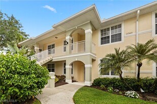 2345 Carrington Ct in Naples, FL - Building Photo