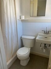 37 Arlington St, Unit 1 in Woburn, MA - Foto de edificio - Building Photo