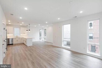 719 N 16th St in Philadelphia, PA - Building Photo - Building Photo