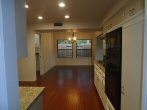 9501 Laurel Oak Way in Bakersfield, CA - Building Photo - Building Photo