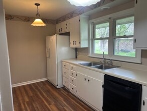 94 Bartlett St in Sylva, NC - Building Photo - Building Photo