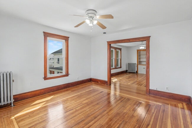 209 Harrison Ave, Unit 2 in Woonsocket, RI - Building Photo - Building Photo