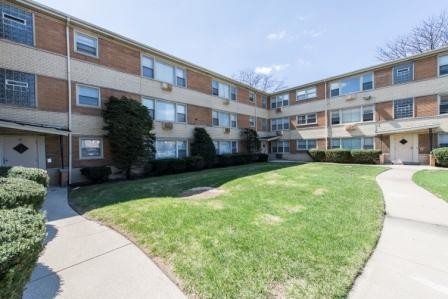 7901 S Paxton in Chicago, IL - Foto de edificio - Building Photo