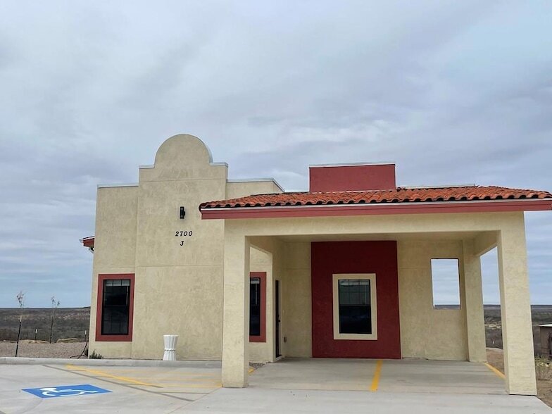 2700 Crown Hill Drive, Unit 1 in Eagle Pass, TX - Building Photo