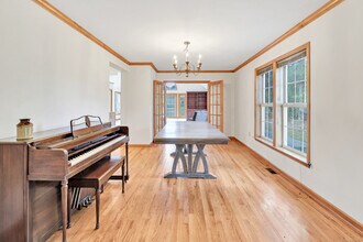 142 Meadow St in Shelton, CT - Building Photo - Building Photo