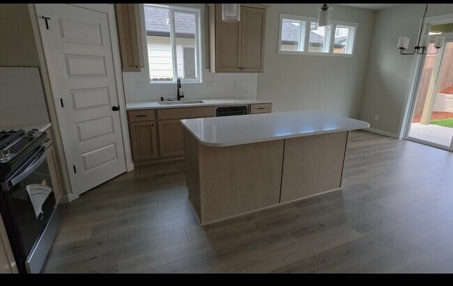 738 NW 28th St in Battle Ground, WA - Building Photo - Building Photo