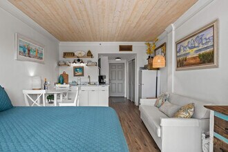 214 Miracle Strip Pkwy SW in Fort Walton Beach, FL - Building Photo - Building Photo