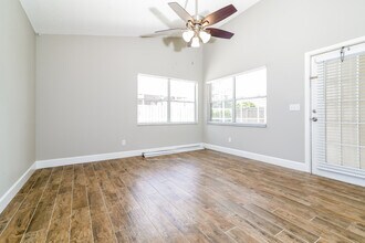 2121 River Park Blvd in Orlando, FL - Foto de edificio - Building Photo