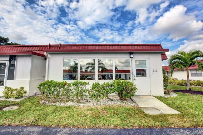 213 Waterford Cresent in Delray Beach, FL - Building Photo - Building Photo