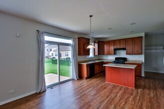 2564 Retreat Cir in Lisle, IL - Building Photo - Building Photo