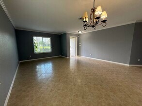 5574 43rd Ct in Vero Beach, FL - Building Photo - Building Photo