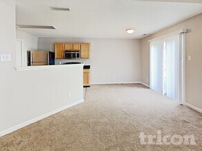 6750 Kinnerton Dr in Indianapolis, IN - Foto de edificio - Building Photo