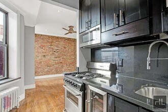 East 13th Street in New York, NY - Foto de edificio - Building Photo