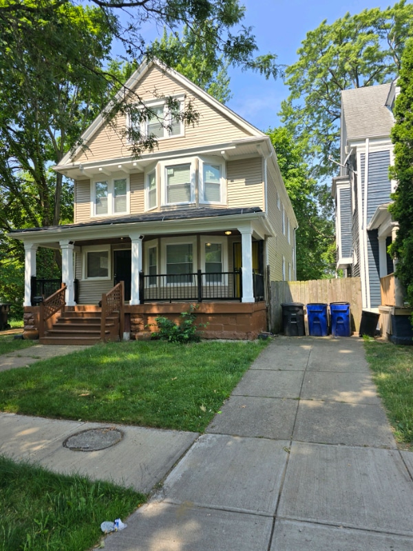 1378 E 85th St