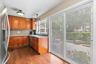2165 Greystone Pl in Hoffman Estates, IL - Building Photo - Building Photo