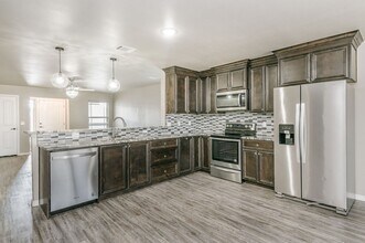 1305 Fox Hollow Ave in Amarillo, TX - Building Photo - Building Photo