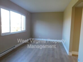 98 Goodman Dr in Beckley, WV - Foto de edificio - Building Photo