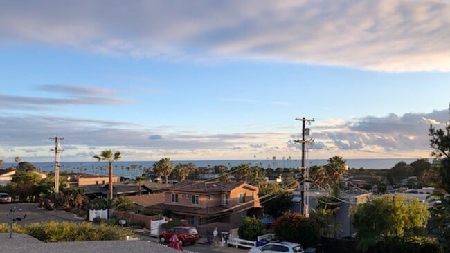 1018 Cornish Dr in Encinitas, CA - Building Photo - Building Photo