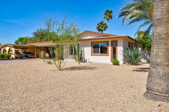 4806 S La Rosa Dr in Tempe, AZ - Foto de edificio - Building Photo