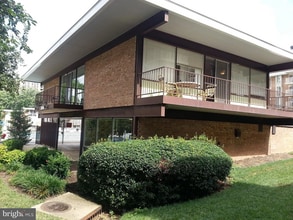 5705 Indian Ct, Unit 1D in Alexandria, VA - Building Photo - Building Photo