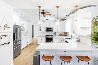 16550 SW 77th Ct in Palmetto Bay, FL - Building Photo - Building Photo