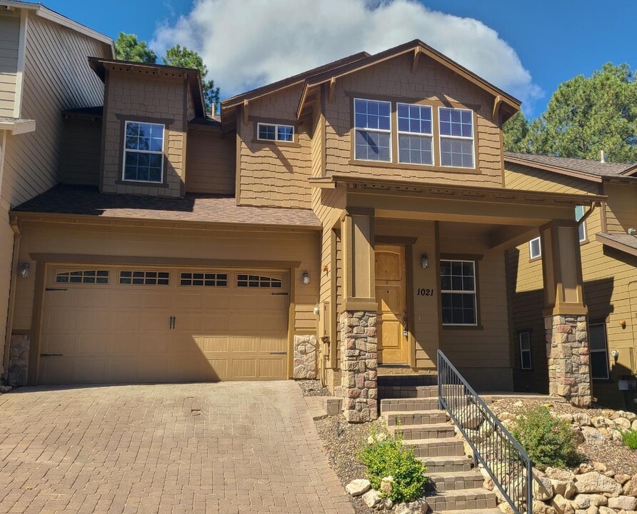 1021 E Sterling Ln in Flagstaff, AZ - Building Photo