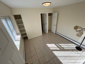 40 Bonnie Ln in Stony Brook, NY - Foto de edificio - Building Photo