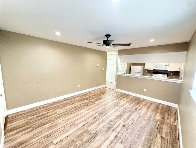 2306 W Hickory St in Denton, TX - Building Photo - Building Photo