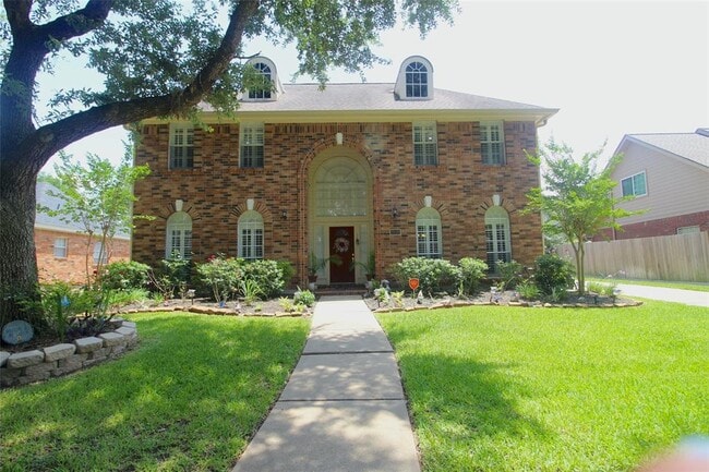 property at 2019 Rosalyn Ct