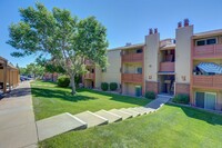 Riva Ridge Apartments in Lakewood, CO - Foto de edificio - Building Photo