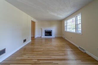 10 Colburn St in Waltham, MA - Building Photo - Building Photo