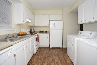 Maplewood Pointe in Riverdale, GA - Foto de edificio - Interior Photo