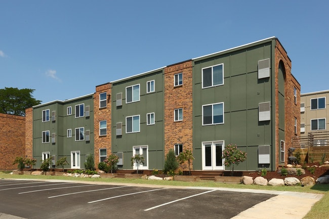 The Quarters East Lansing in East Lansing, MI - Foto de edificio - Building Photo