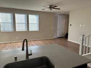 8195 Kramer Ranch Ln in Elk Grove, CA - Building Photo - Building Photo