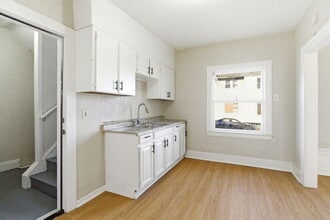 13806 Coit Rd in Cleveland, OH - Foto de edificio - Building Photo