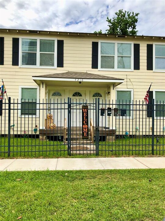 4210 Ennis St, Unit 4 in Houston, TX - Building Photo