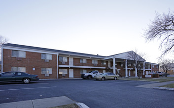 Bristol Court Apartments in Griffith, IN - Building Photo - Building Photo