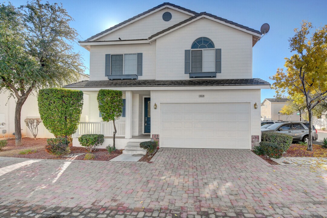10324 Cherry Brook St in Las Vegas, NV - Building Photo