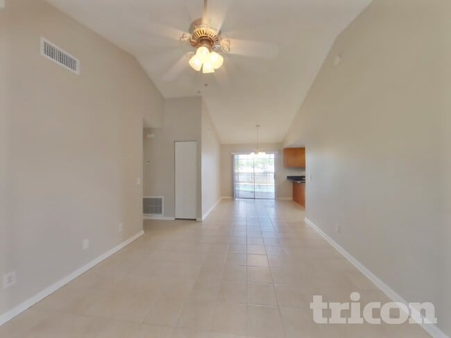 5311 Starhill Pl in Tampa, FL - Building Photo - Building Photo