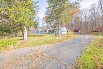43 Evergreen Rd in Northford, CT - Building Photo - Building Photo