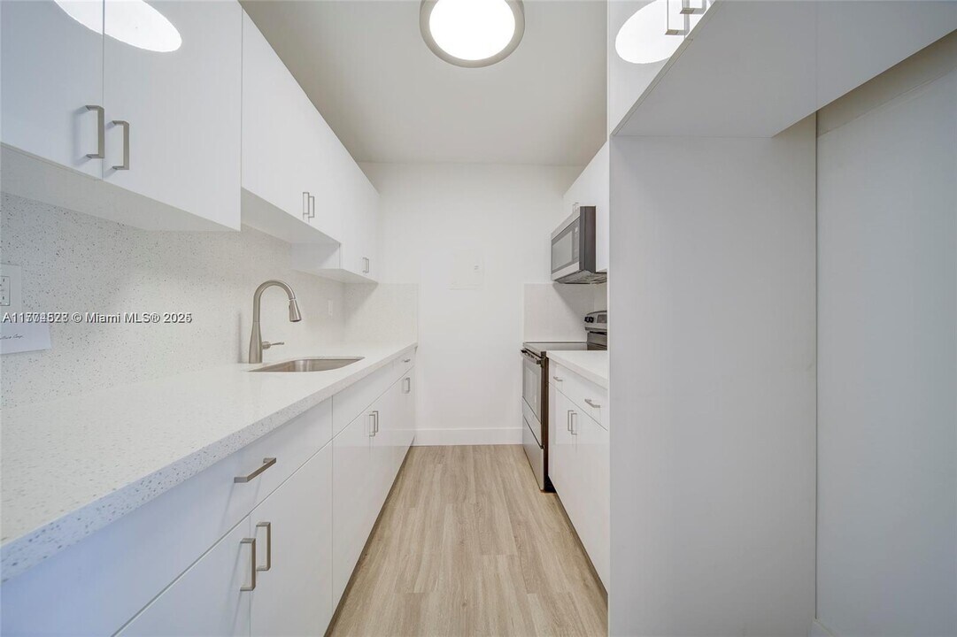 5501 NW 7th St, Unit E314 in Miami, FL - Building Photo