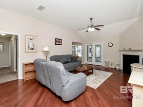 8816 Spring Grove N in Mobile, AL - Foto de edificio - Building Photo