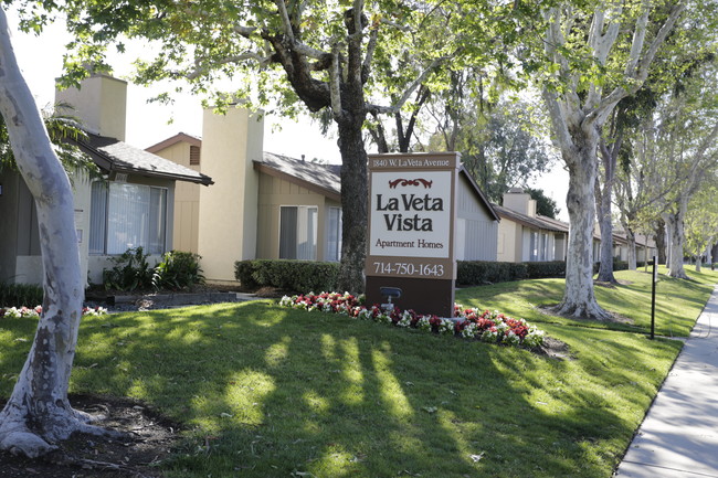 La Veta Vista Apartment Homes in Orange, CA - Building Photo - Building Photo