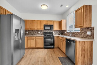 1084 Ellsworth Dr in Grayslake, IL - Building Photo - Building Photo