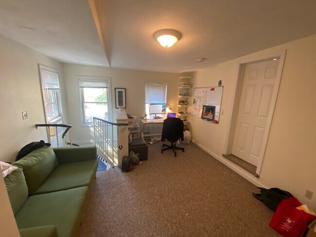 257 Beacon St, Unit 1R in Somerville, MA - Building Photo - Building Photo