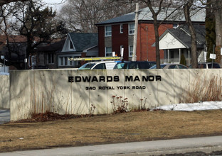 Edwards Manor in Toronto, ON - Building Photo - Building Photo