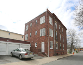 639 W Christopher St in Orange, NJ - Building Photo - Building Photo