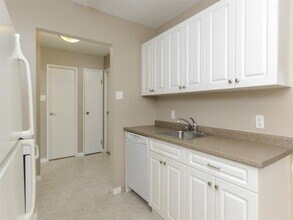 1000 Markham Rd in Winnipeg, MB - Building Photo - Building Photo